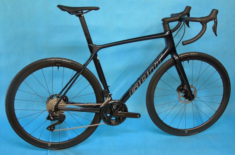 GIANT TCR Advanced 1/1+ Disc Di2 – závodní karbonová silnička - NOVÁ