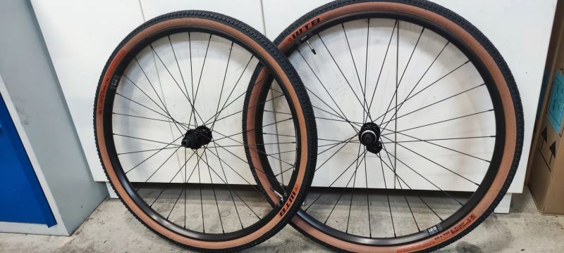 Gravel WTB zapletená disc kola + pláště 