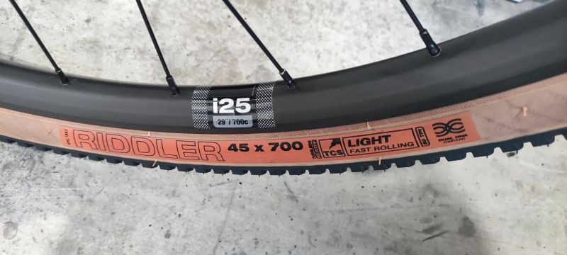 Gravel WTB zapletená disc kola + pláště 