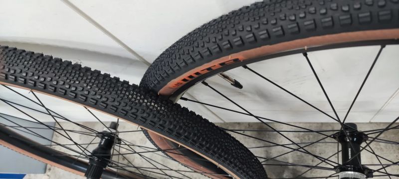 Gravel WTB zapletená disc kola + pláště 