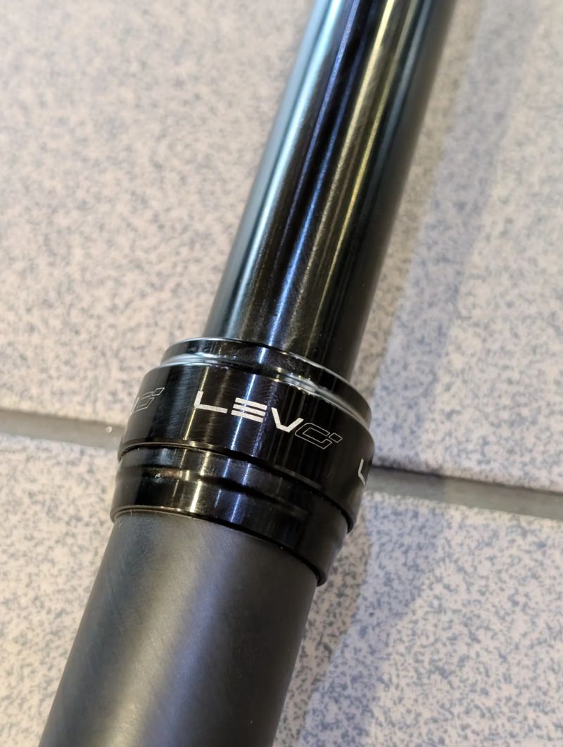 Teleskopická sedlovka Kind Shock LEV Carbon Ci 31,6x175 mm
