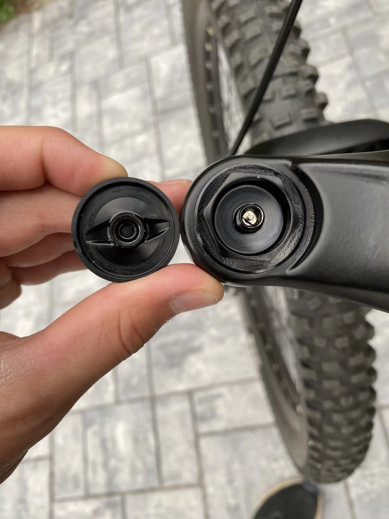 RockShox Tapered Sektor RL DebonAir - 150 mm 29”, velmi dobrý stav