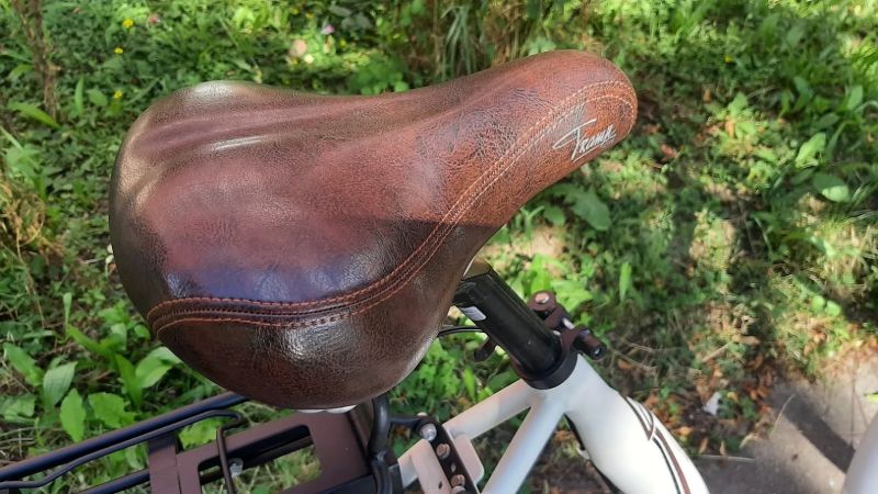 Mestský dámsky bicykel s ľahkým nasadaním