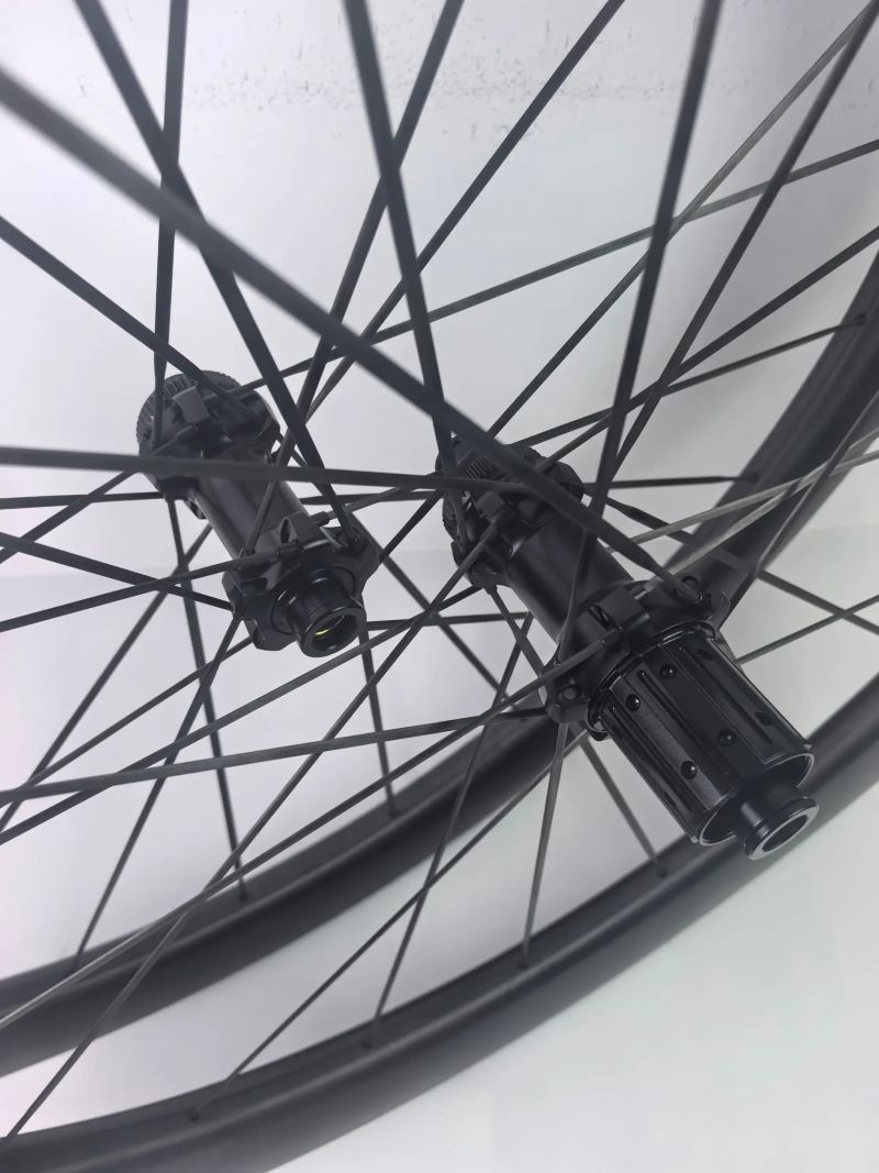 špičková kola XM Carbon Speed, 60mm / 50mm, keramická ložiska, 1215gr