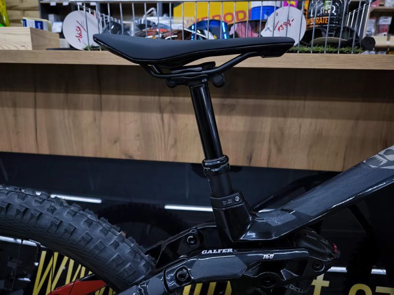 Karbon Haibike AllMtn CF SE, 750Wh, Bosch CX4, vel.S, najeto 650km, plná záruka, původně 221.999,-Kč