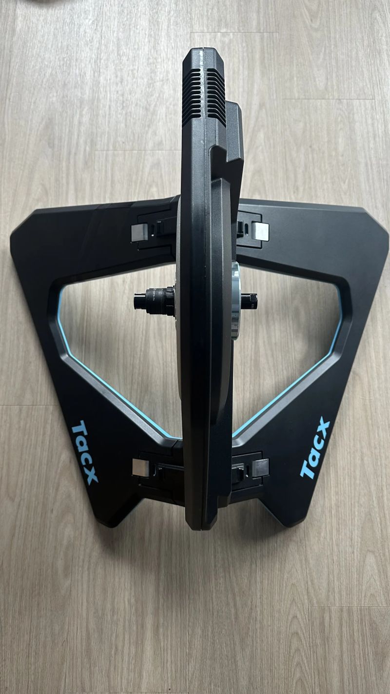 Tacx Neo 2T včetně motion plates