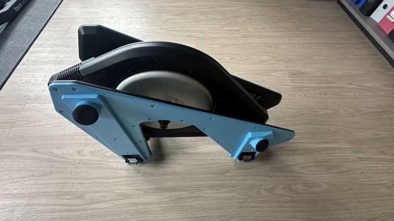Tacx Neo 2T včetně motion plates