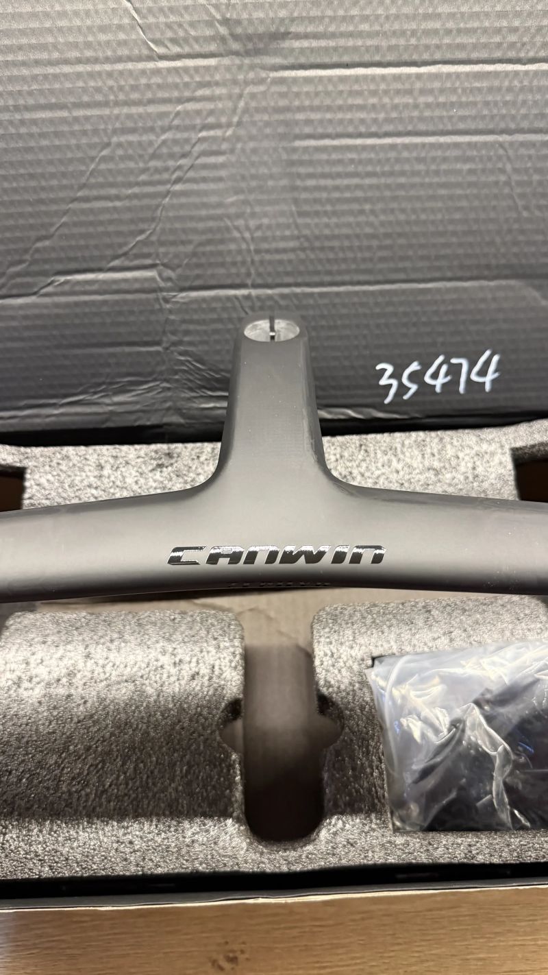 Silniční karbonová řídítka cockpit