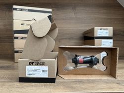 DT Swiss 240 přední i zadní náboje 