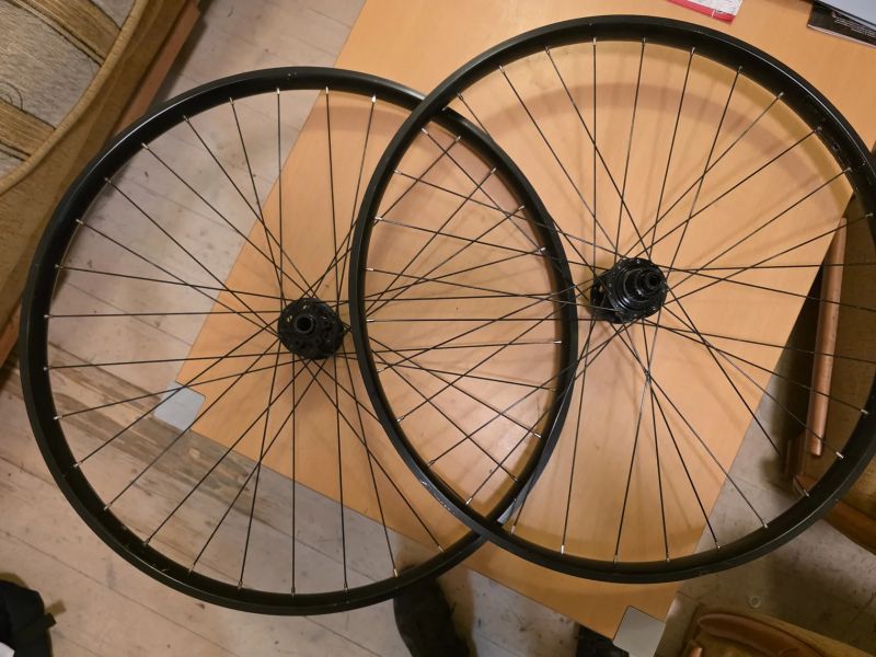 Bontrager 29 boost kola s MD35 ráfky, 6 děr kotouče, XD, Microspline