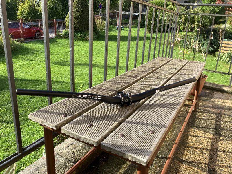 Burgtec řídítka+představec