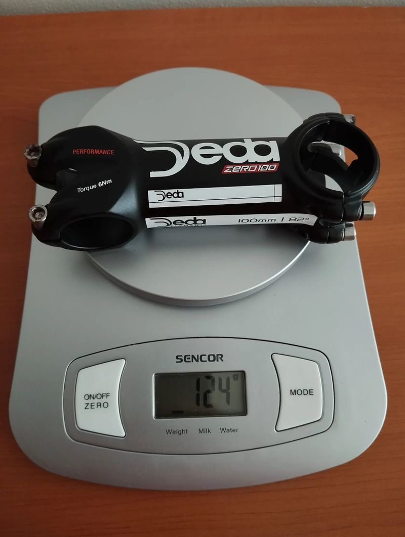 PRODÁM mix věcí - představce, pružina, držáky Garmin