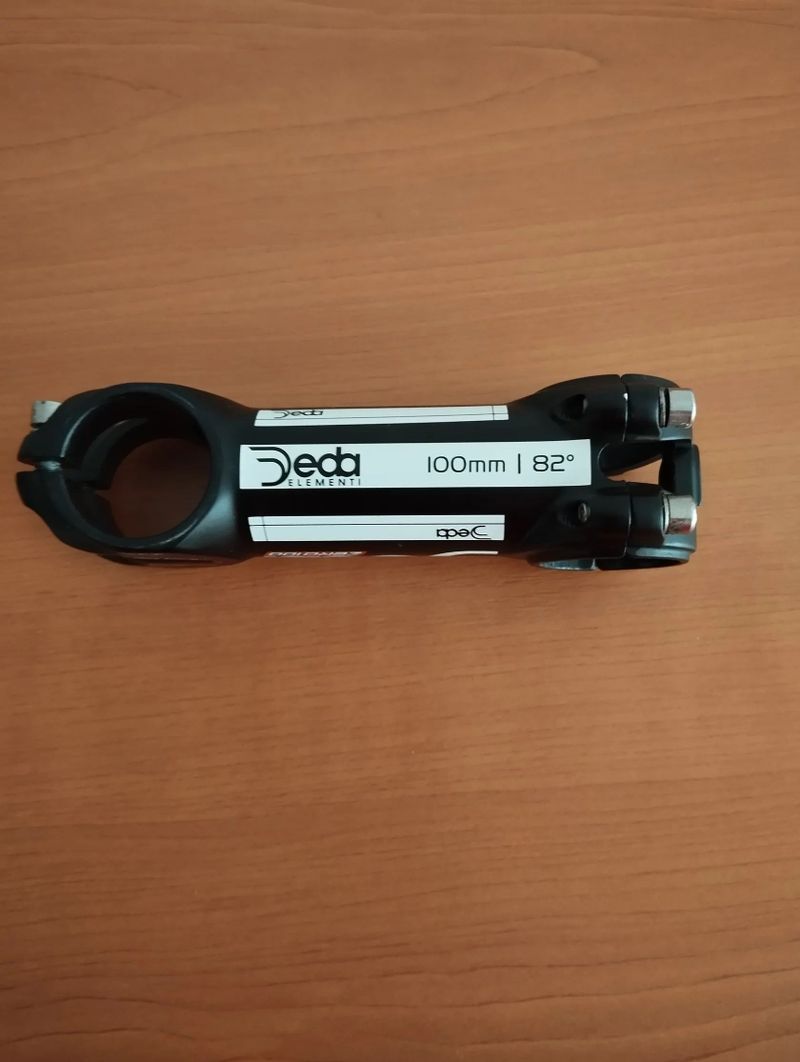 PRODÁM mix věcí - představce, pružina, držáky Garmin