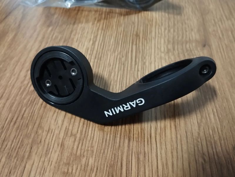 PRODÁM mix věcí - představce, pružina, držáky Garmin