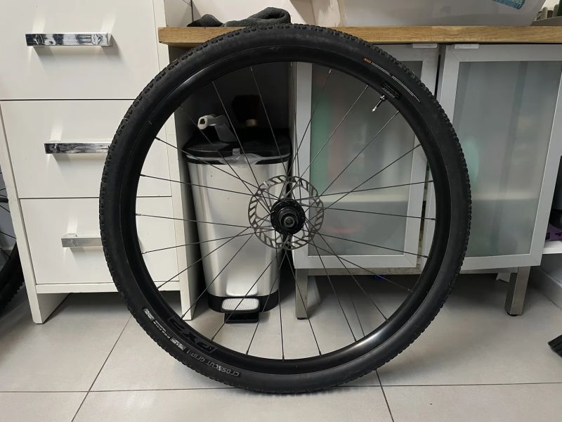 Gravel výplety Giant P-X2 Disc 