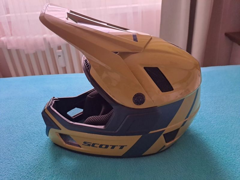 Scott Nero Plus MIPS (M 57-58cm)