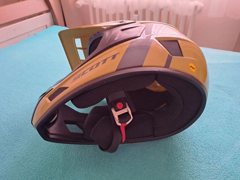 Scott Nero Plus MIPS (M 57-58cm)