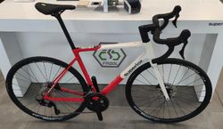 Prodám nové silniční kolo zn. SUPERIOR RR 9.4 Gloss Red / White, vel. 54 cm (M) za 48 990 Kč 