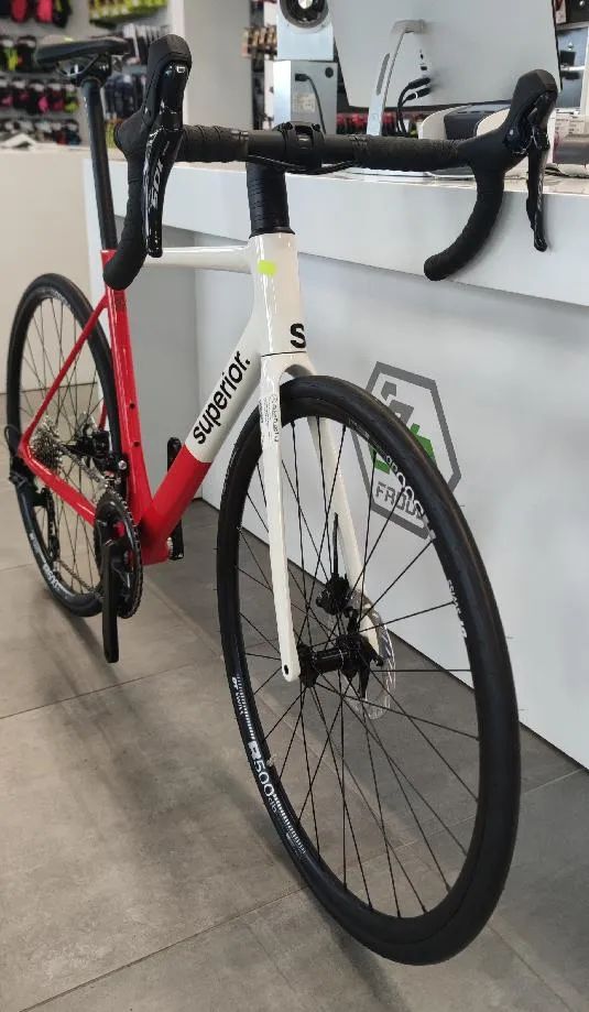 Prodám nové silniční kolo zn. SUPERIOR RR 9.4 Gloss Red / White, vel. 54 cm (M) za 48 990 Kč 