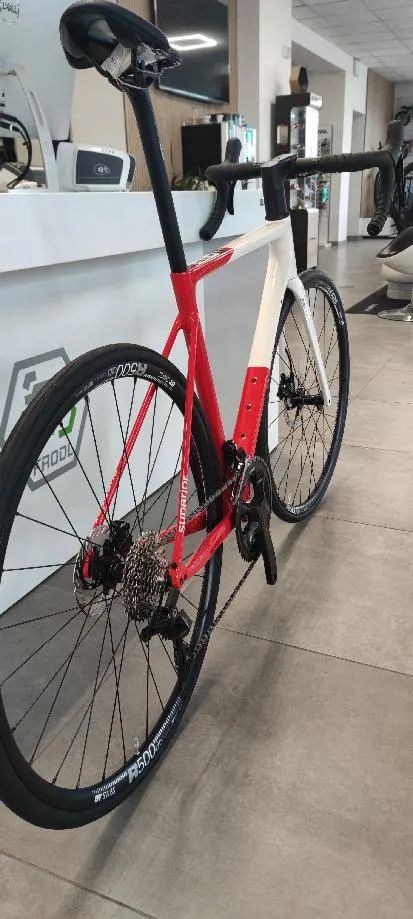 Prodám nové silniční kolo zn. SUPERIOR RR 9.4 Gloss Red / White, vel. 54 cm (M) za 48 990 Kč 