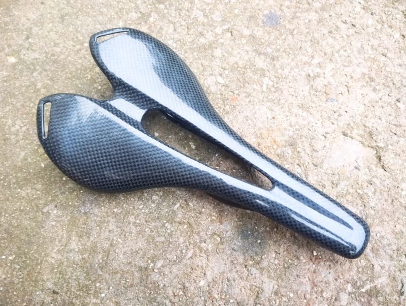 Carbon sedlo