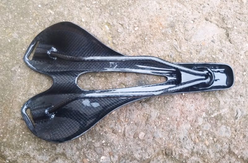 Carbon sedlo