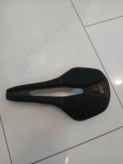 3D karbonové sedlo
