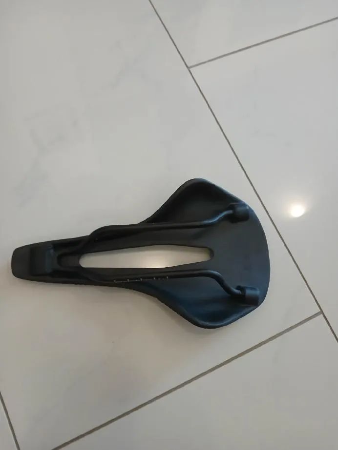 3D karbonové sedlo