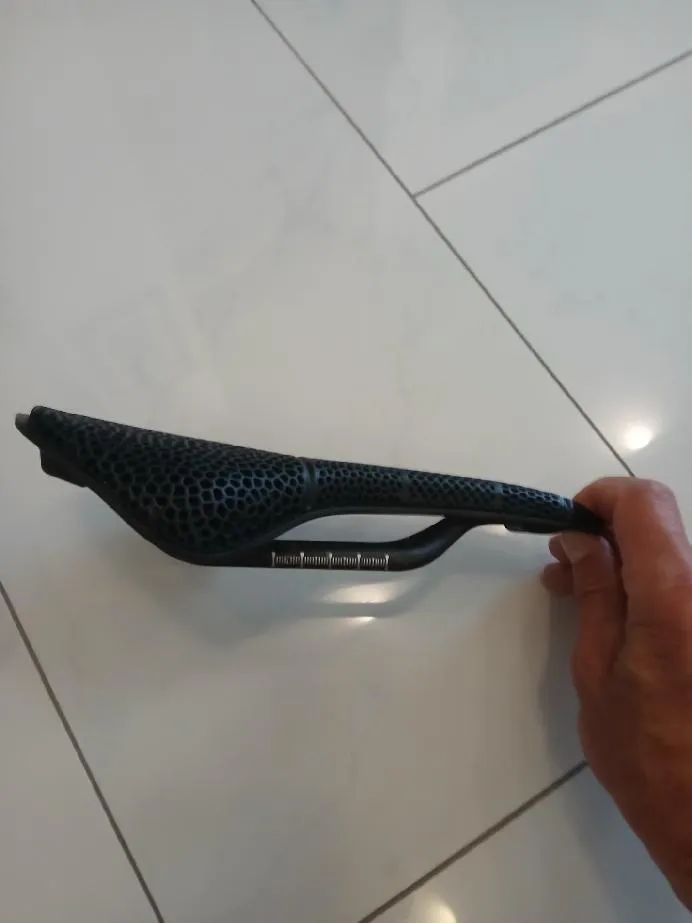 3D karbonové sedlo