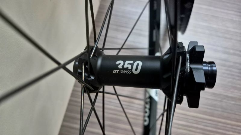 DT Swiss XR 1700 Spline Boost IS 6 děr 29" microspline - NOVÁ