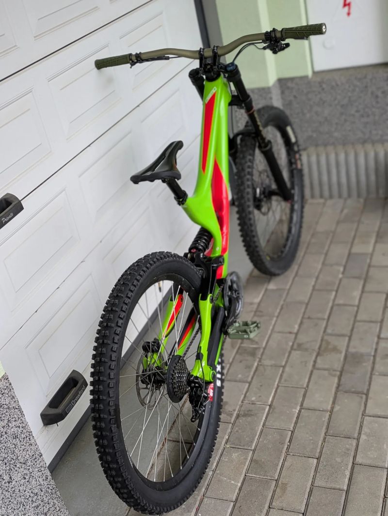 Specialized Demo 8 (2017) DH kolo 