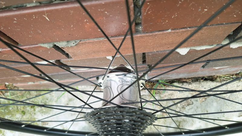 Wattmetr Cycleops v zadním náboji
