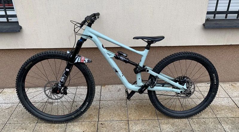 Prodám zánovní Specialized Status 160 velikost S3 M