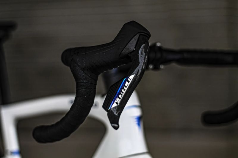 Pinarello F 2024, Sram Force AXS E1 2x12, DXC Carbon