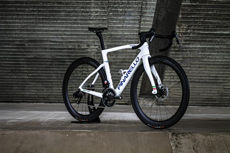 Pinarello F 2024, Sram Force AXS E1 2x12, DXC Carbon