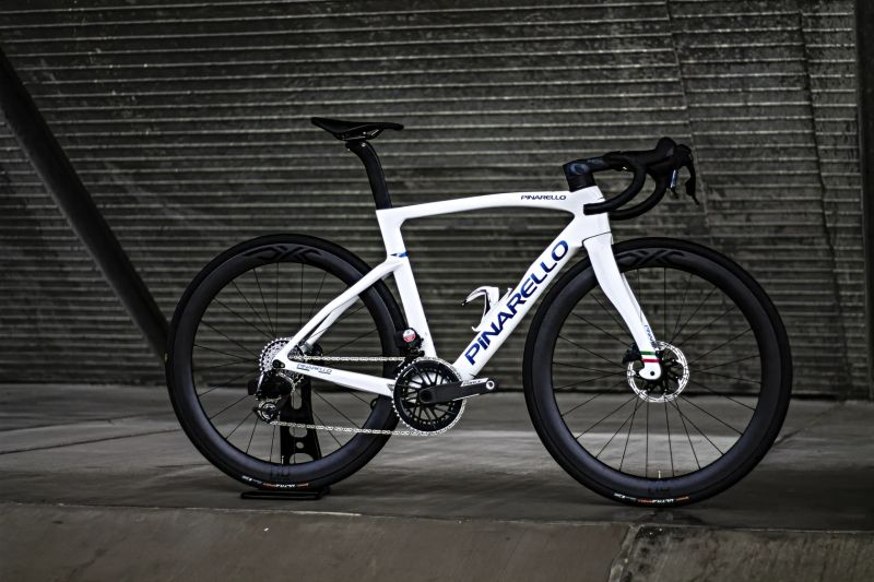 Pinarello F 2024, Sram Force AXS E1 2x12, DXC Carbon