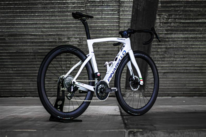 Pinarello F 2024, Sram Force AXS E1 2x12, DXC Carbon
