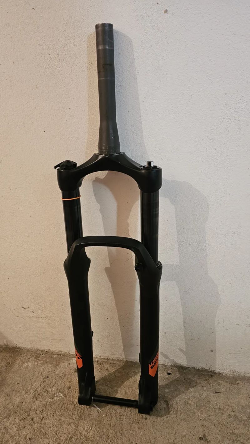Odpružená vidlice RST VIBE AIR TnL 130 mm