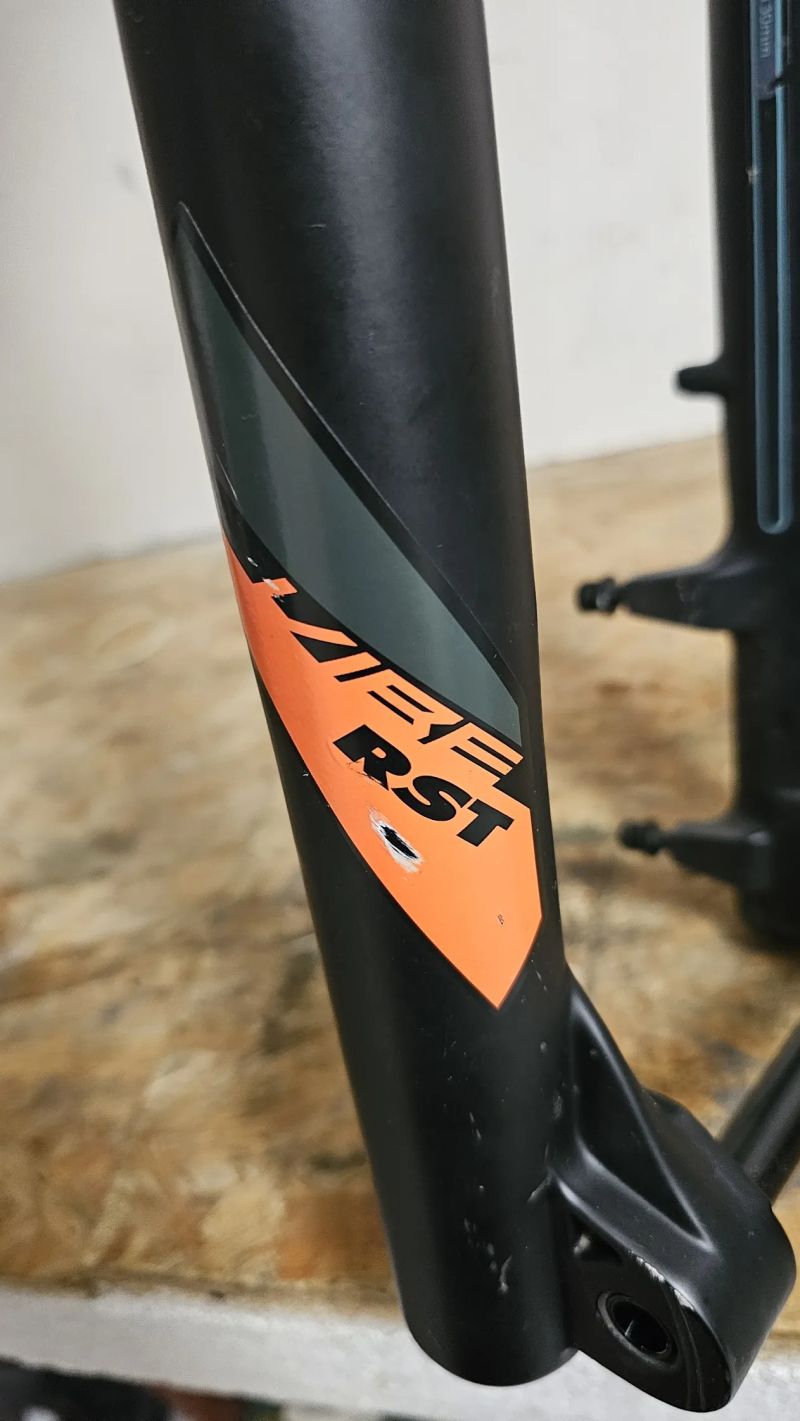 Odpružená vidlice RST VIBE AIR TnL 130 mm