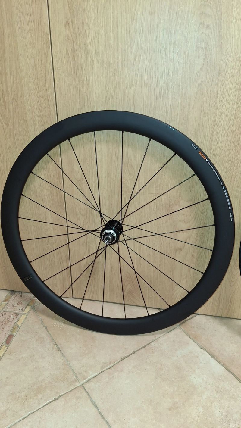 Karbonove zapletene kola Shimano WH-RS 710