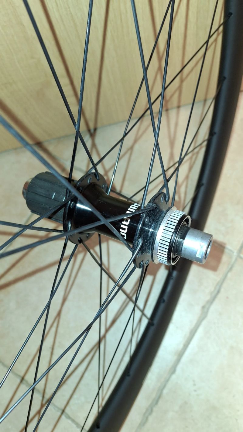 Karbonove zapletene kola Shimano WH-RS 710