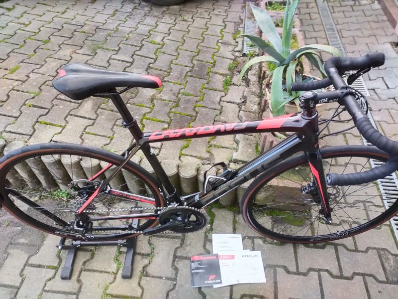 SILNIČNÍ KARBONOVÉ KOLO FOCUS CAYO DISC .JAKO NOVÉ