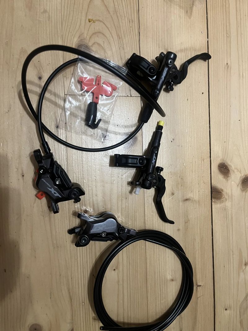 Nové brzdy Shimano Deore XT BR-M8120, čtyřpísty