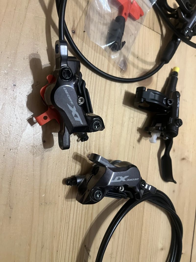 Nové brzdy Shimano Deore XT BR-M8120, čtyřpísty