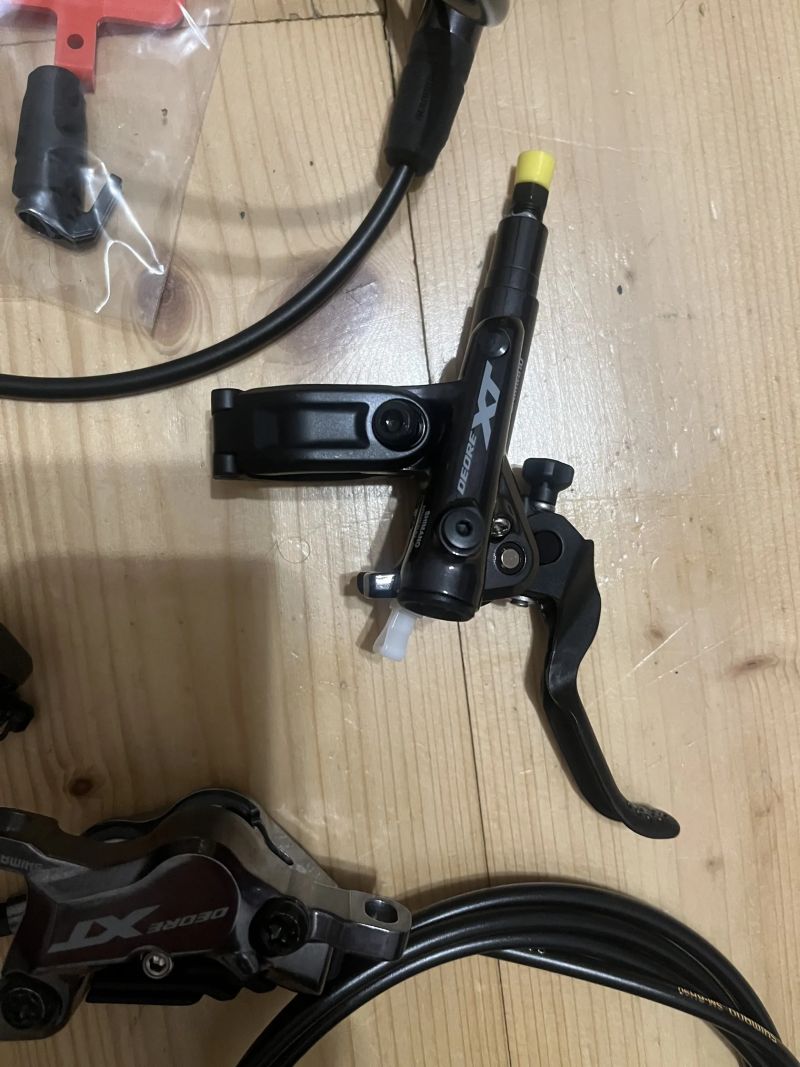 Nové brzdy Shimano Deore XT BR-M8120, čtyřpísty