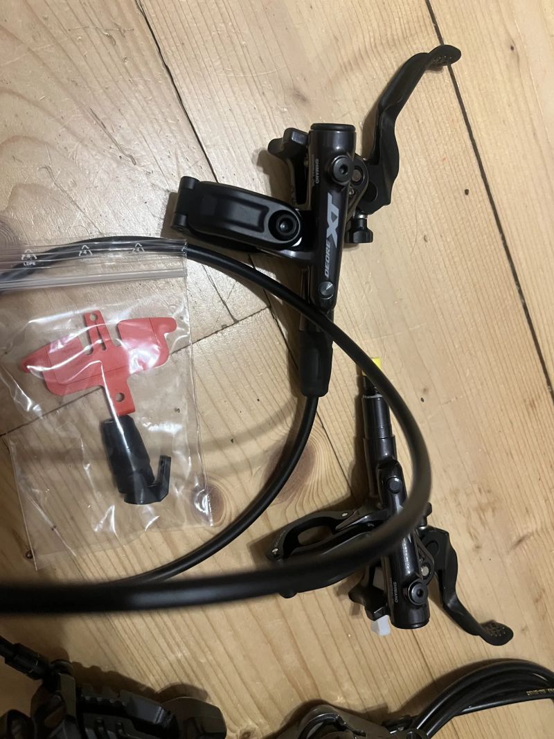 Nové brzdy Shimano Deore XT BR-M8120, čtyřpísty