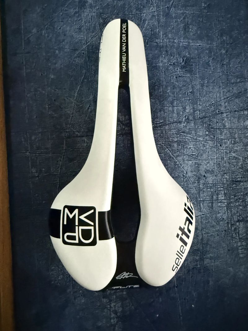 Selle Italia FLITE Boost Superflow Kit Carbon MVDP Edition L3 Carbon +10 mm sedlo bílá