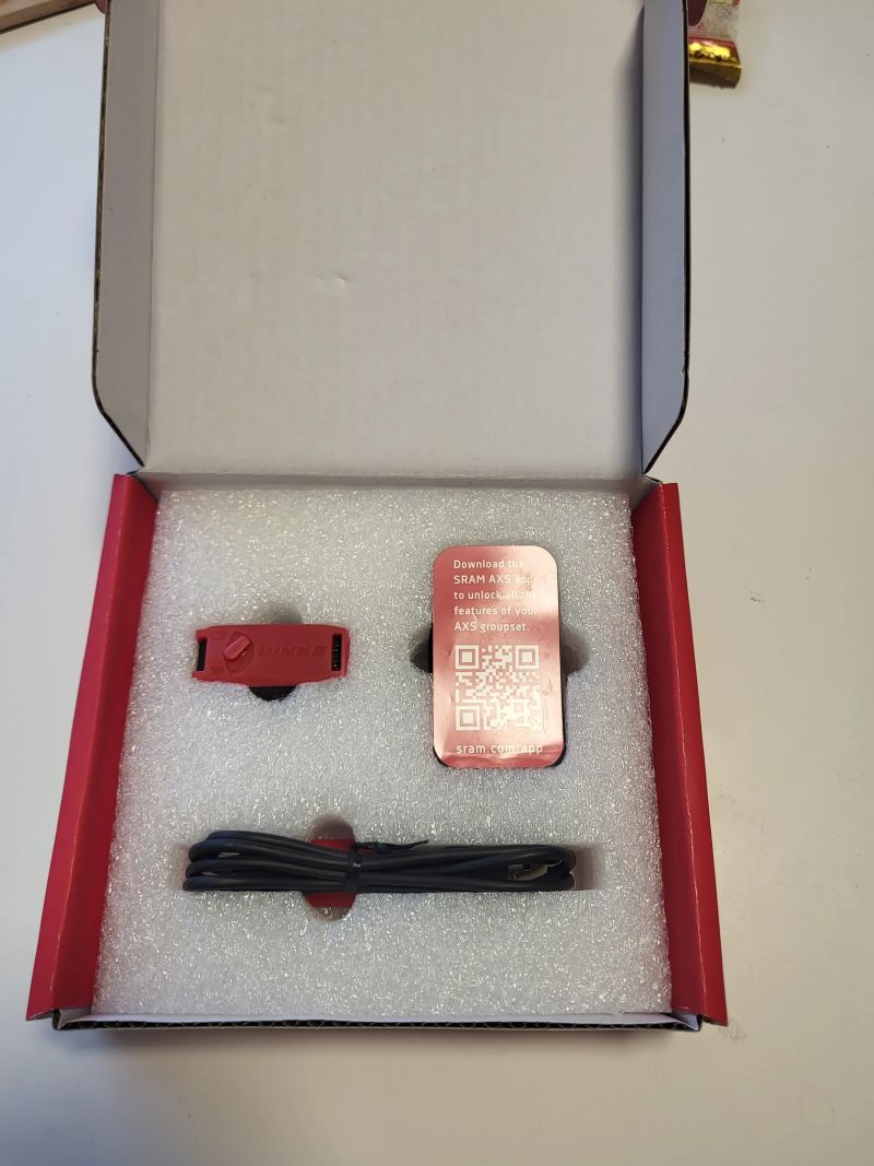 Sram AXS baterie a nabíječka (AXS power pack)
