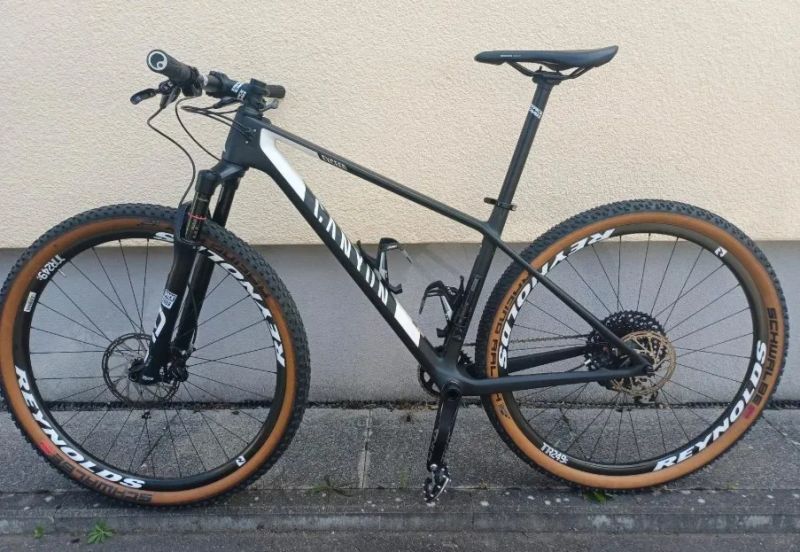 Canyon Exceed CF SL 7.0 (2020) – velikost M, karbonova kola Raynolds, 10kg, 1500km, PC: 75000Kc