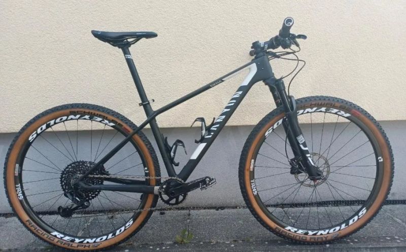 Canyon Exceed CF SL 7.0 (2020) – velikost M, karbonova kola Raynolds, 10kg, 1500km, PC: 75000Kc